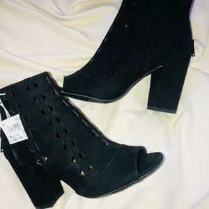 SOLD - NEW Open toed heeled booties